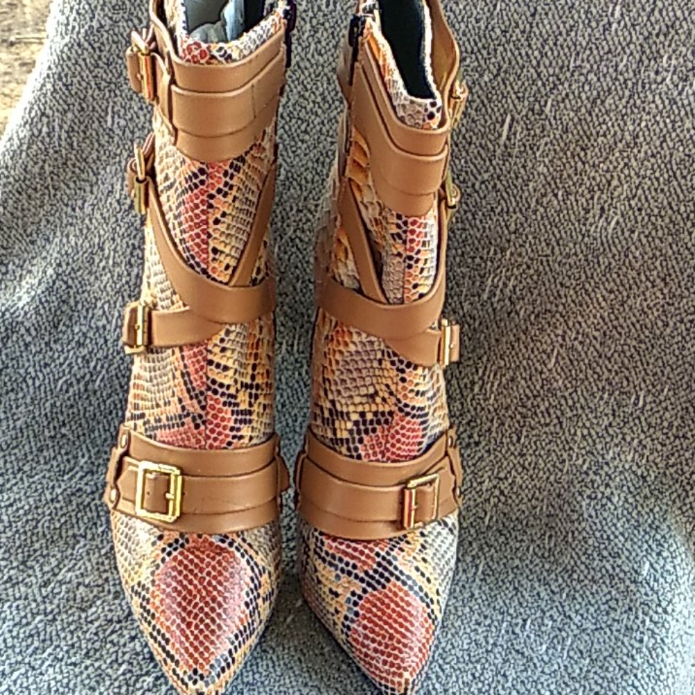 Scene heels